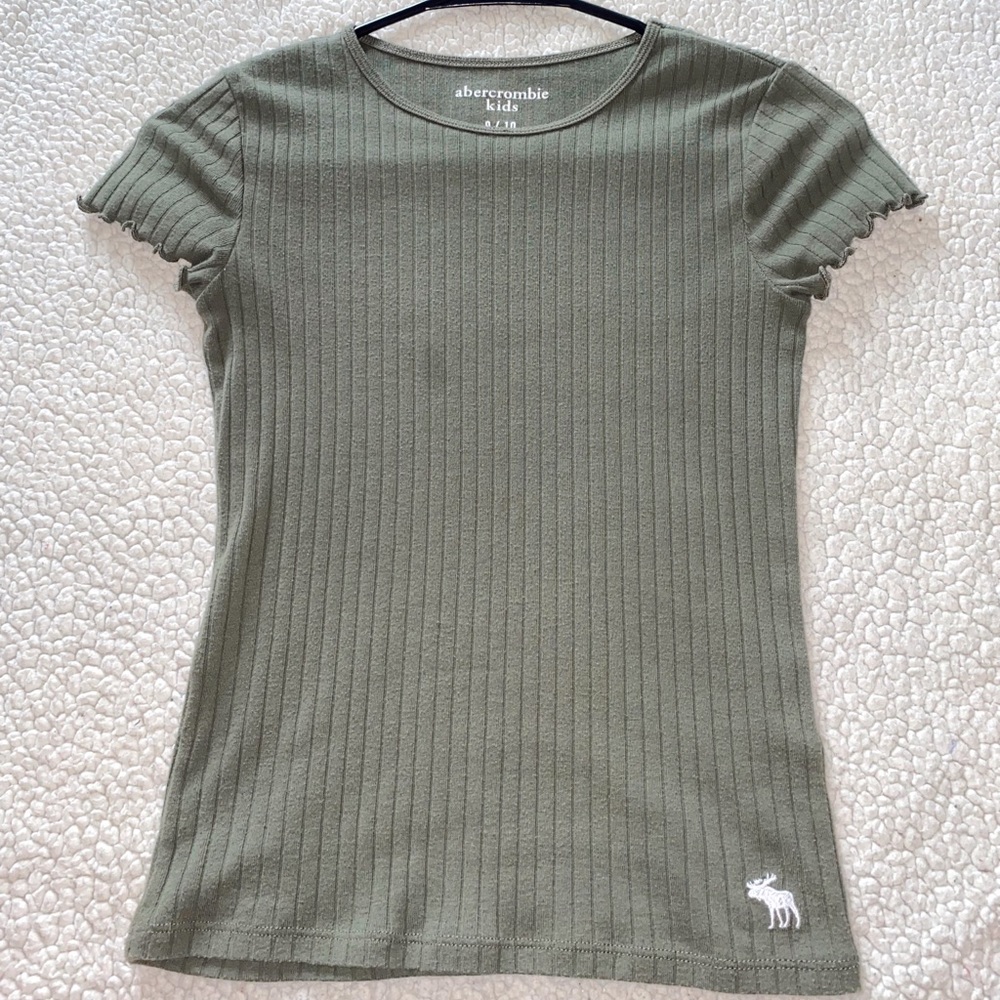 Adorable 9/10 Abercrombie’s Kids Olive Green T-shirt